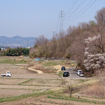 崇台山 懐かしい2018年4月1日の安中市側の登山口、駐車スペースがありませんでした