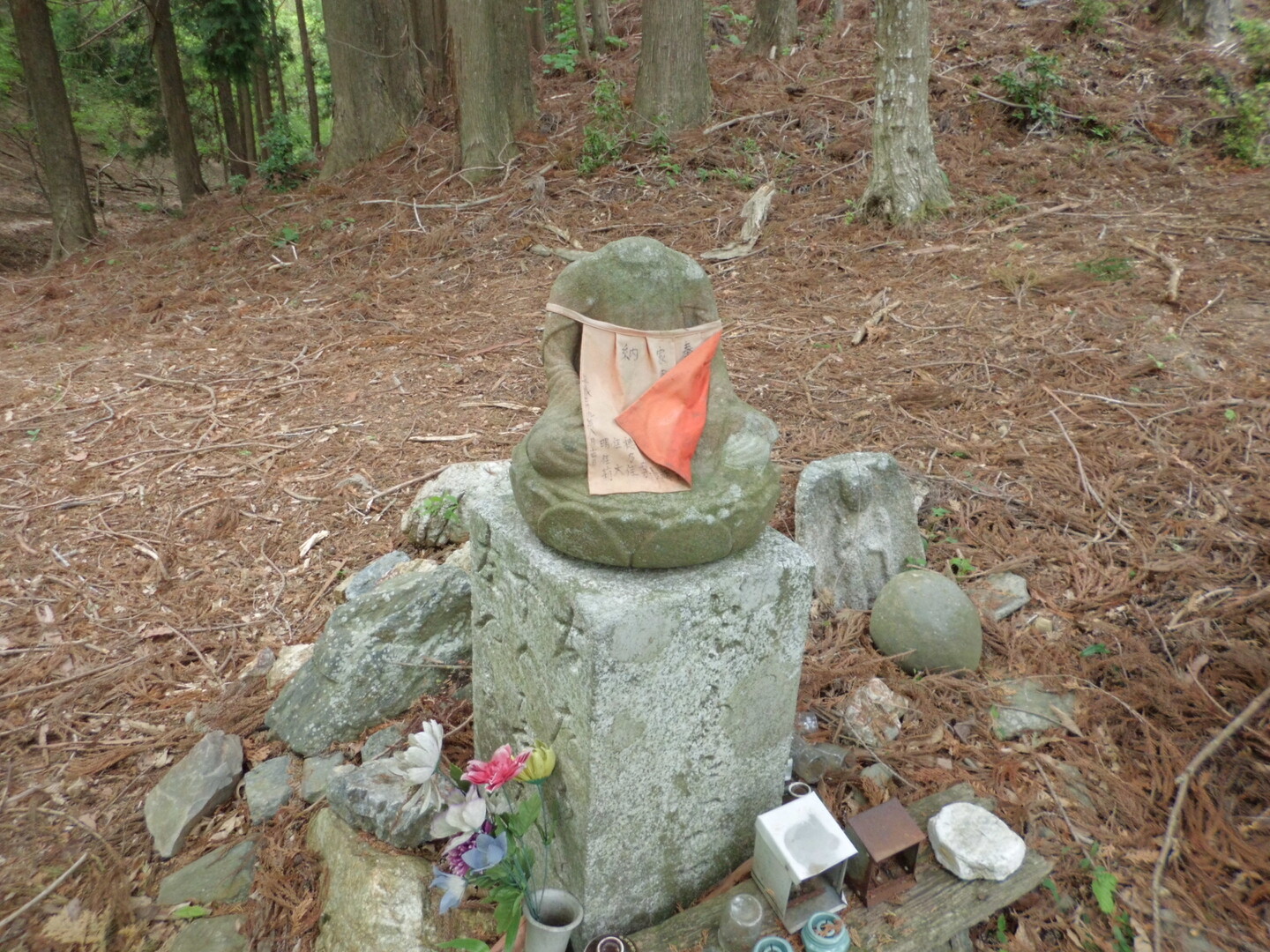 首無し地蔵 首の無いお地蔵様 明治初 皐月つつじさんのモーメント Yamap ヤマップ