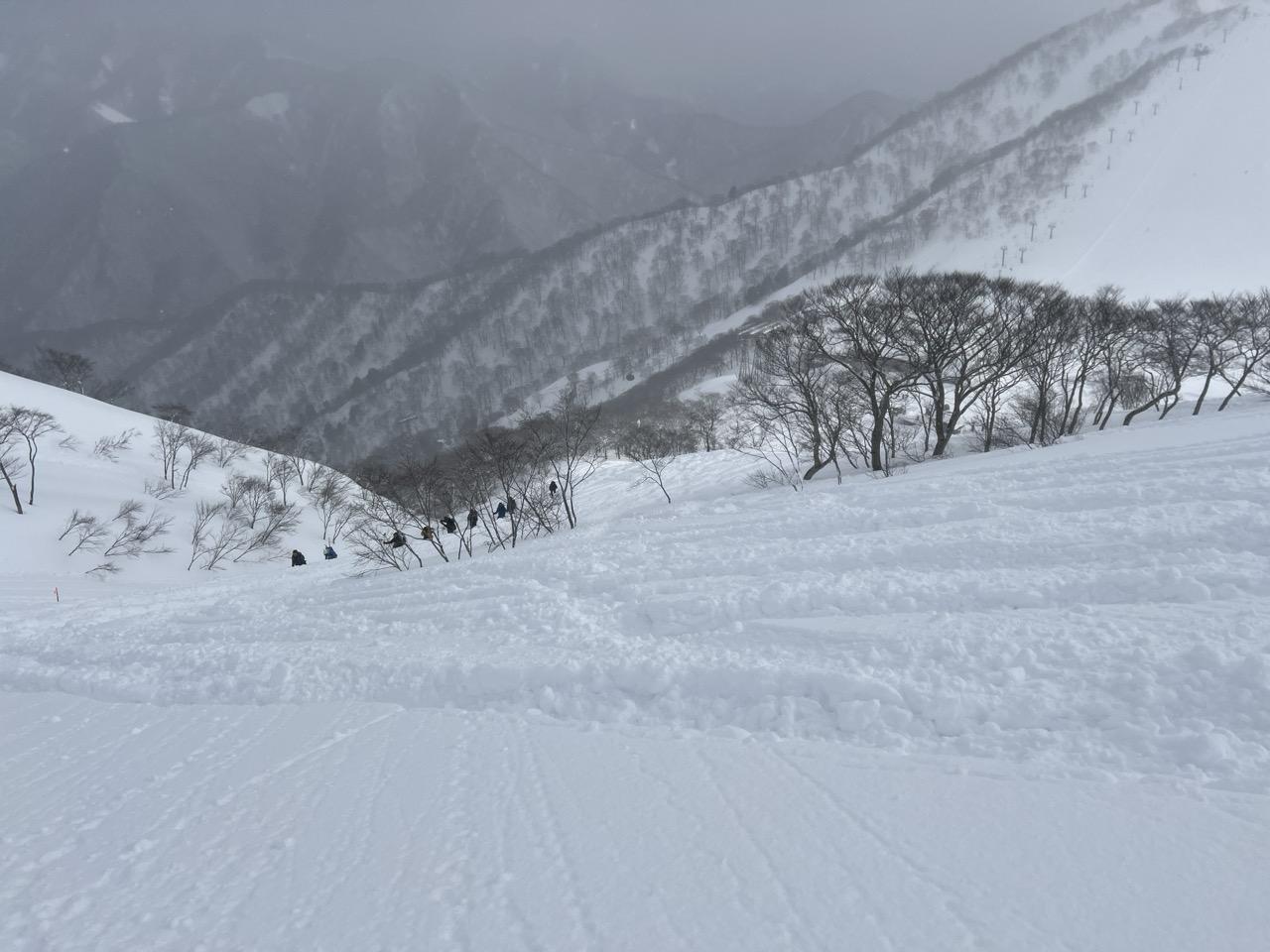 谷川岳・七ツ小屋山・大源太山 トレースハンターさん達は皆アイゼンとチェンスパ