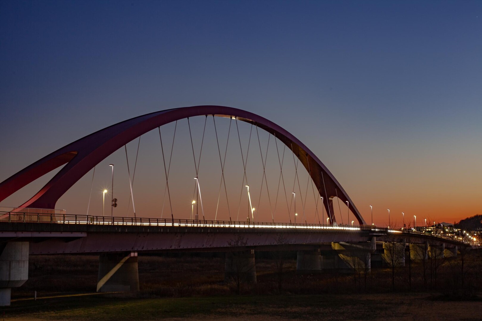 夜のブリッジ。 日没後、夜の入り口の時... / stripeさんのモーメント YAMAP / ヤマップ