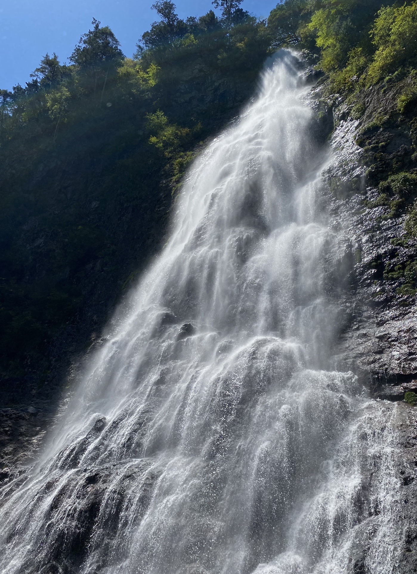 大峯の隠れ名瀑、岩屋谷滝(雄滝・雌滝) / えむじぇいさんの釈迦
