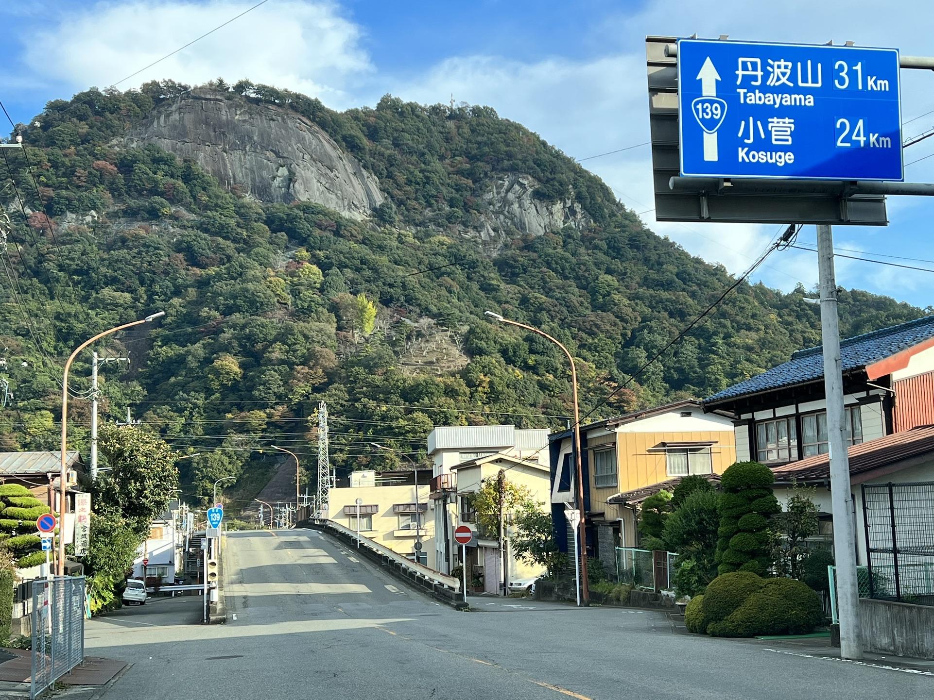 中央道から見えるヨセミテのハーフドーム 岩殿山 山梨県大月市 Marq さんの百蔵山 扇山 権現山の活動データ Yamap ヤマップ