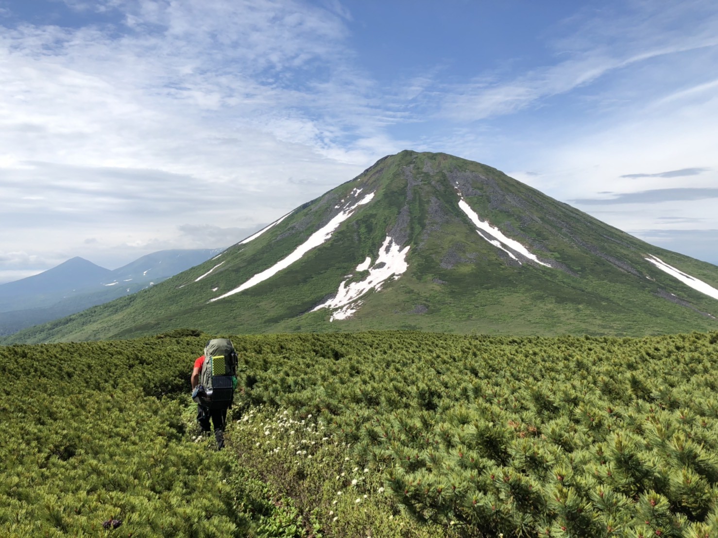 表大雪 十勝岳連峰へ縦走 ２泊３日 緑岳 松浦岳 忠別岳 五色岳 化雲岳 トムラウシ山 オプタテシケ山 ベベツ岳 石垣山 ダンディーさんの大雪山系 旭岳 トムラウシの活動データ Yamap ヤマップ