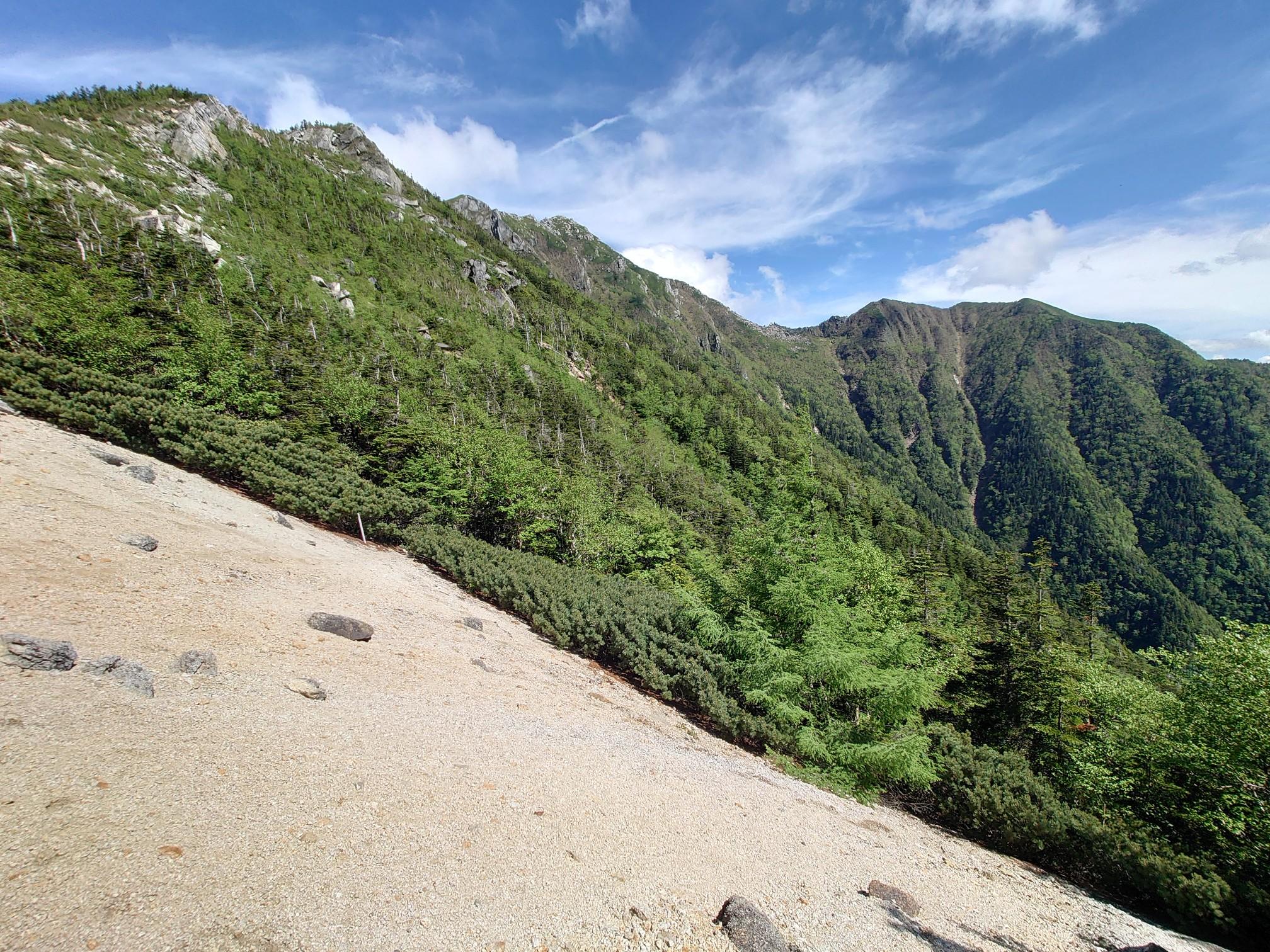 黒戸尾根から甲斐駒周回(六合石室) / アンカ777さんの甲斐駒ヶ岳・日