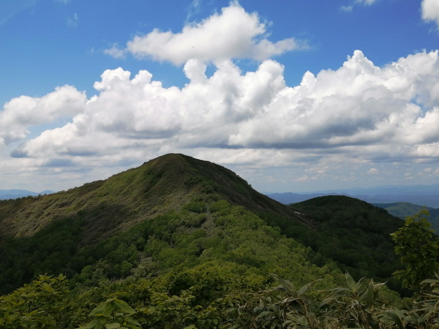3県境の四角岳と中岳 / kyushu_j7w1さんの四角岳・中岳・独鈷森の活動データ YAMAP / ヤマップ
