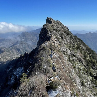 11月最後の天狗岳山頂。
また12月❕西条側から初めてのチャレンジしてみます。足の回復次第かな？