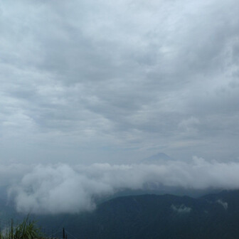 三ノ塔 景色 うっすら富士山