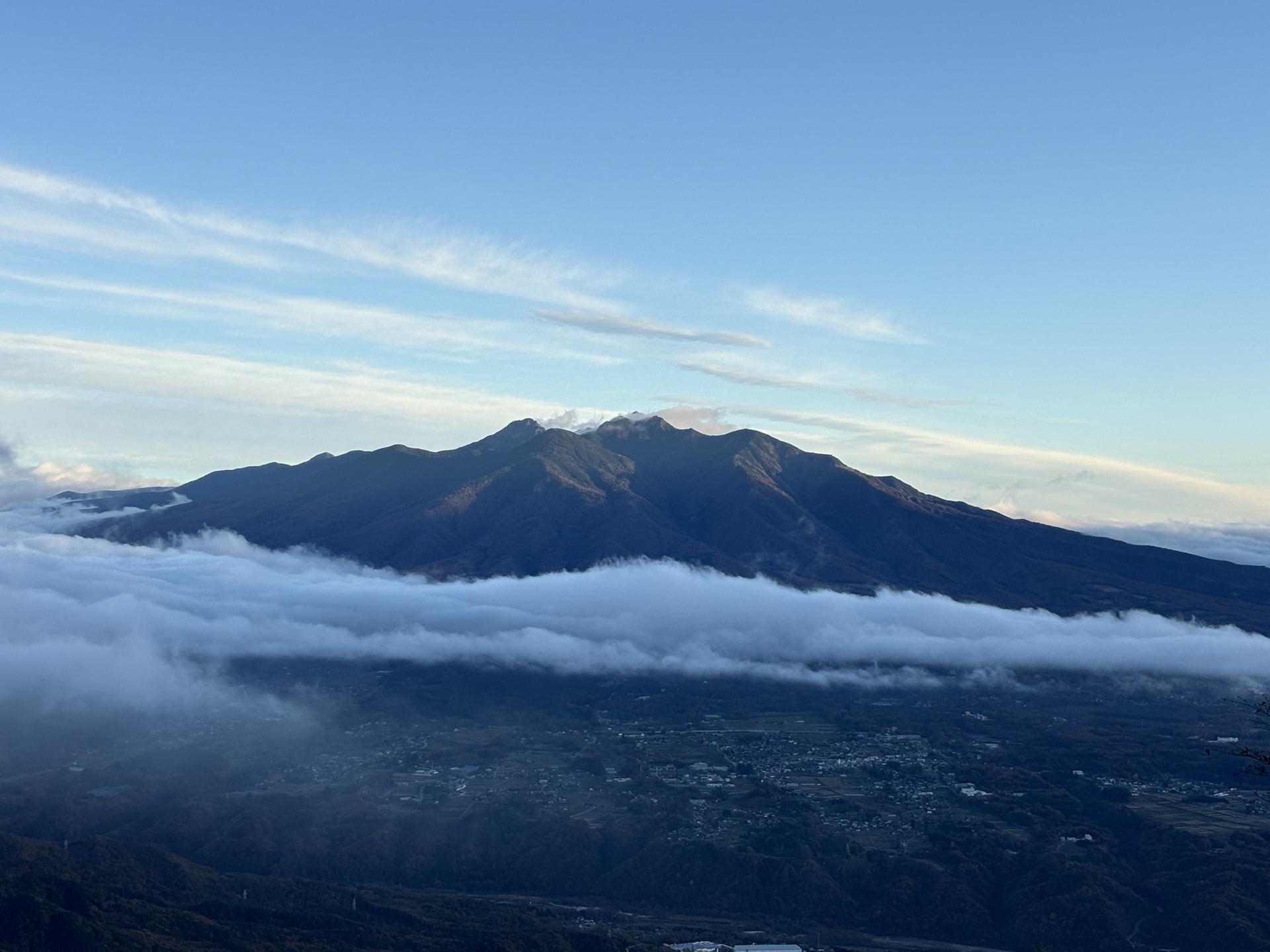 連なる山 連なる山 Summer climbing] A 360-degree panorama at the