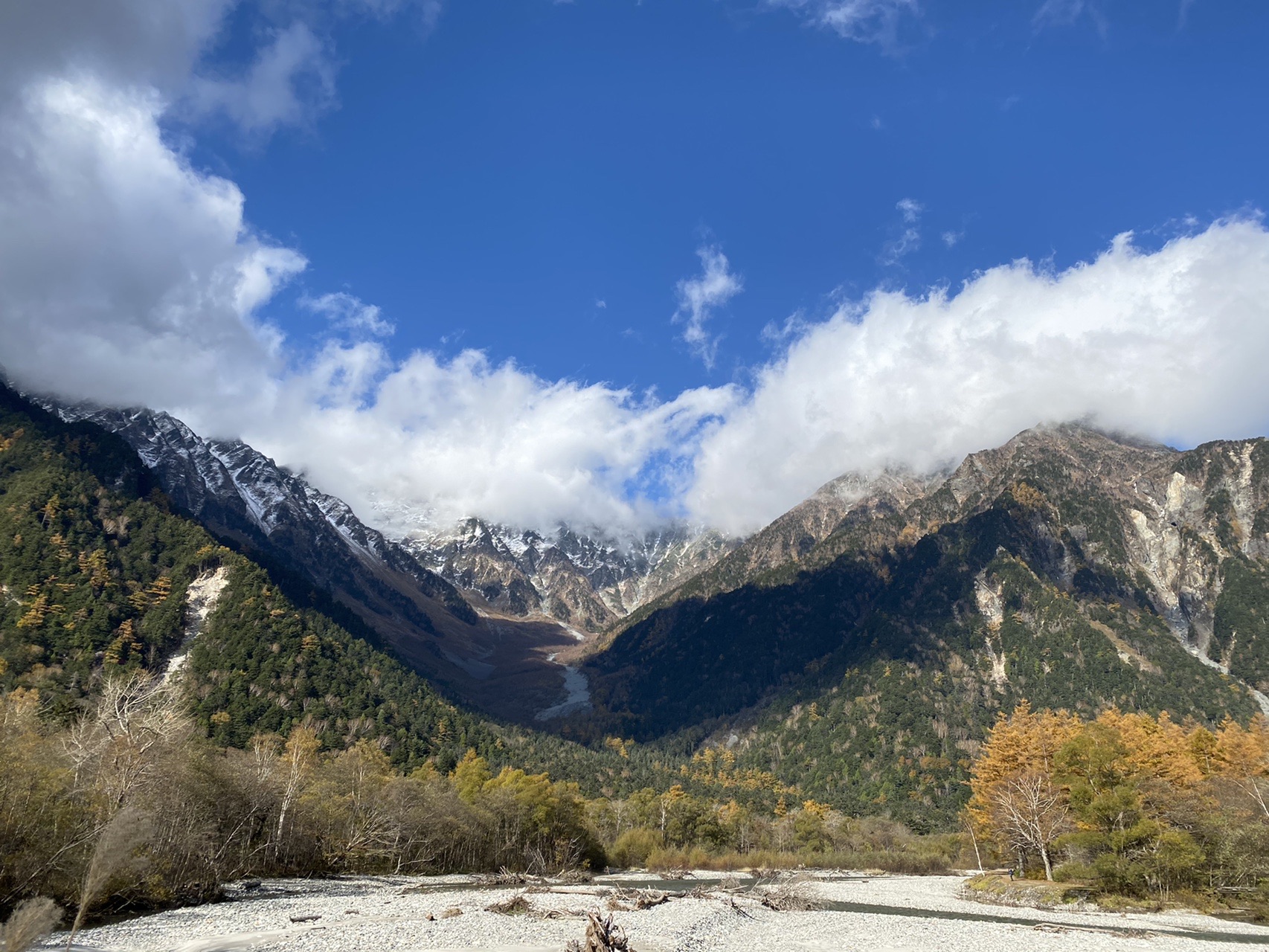 紅葉の上高地 横尾大橋 くろさんの槍ヶ岳 穂高岳 上高地の活動データ Yamap ヤマップ