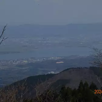 琵琶湖が見える。