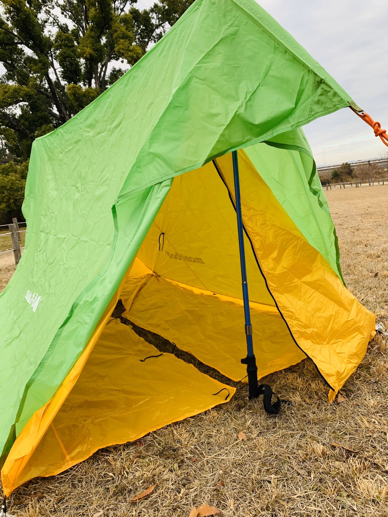 高い素材】 U.L.ツェルトとポールセット テント/タープ - education