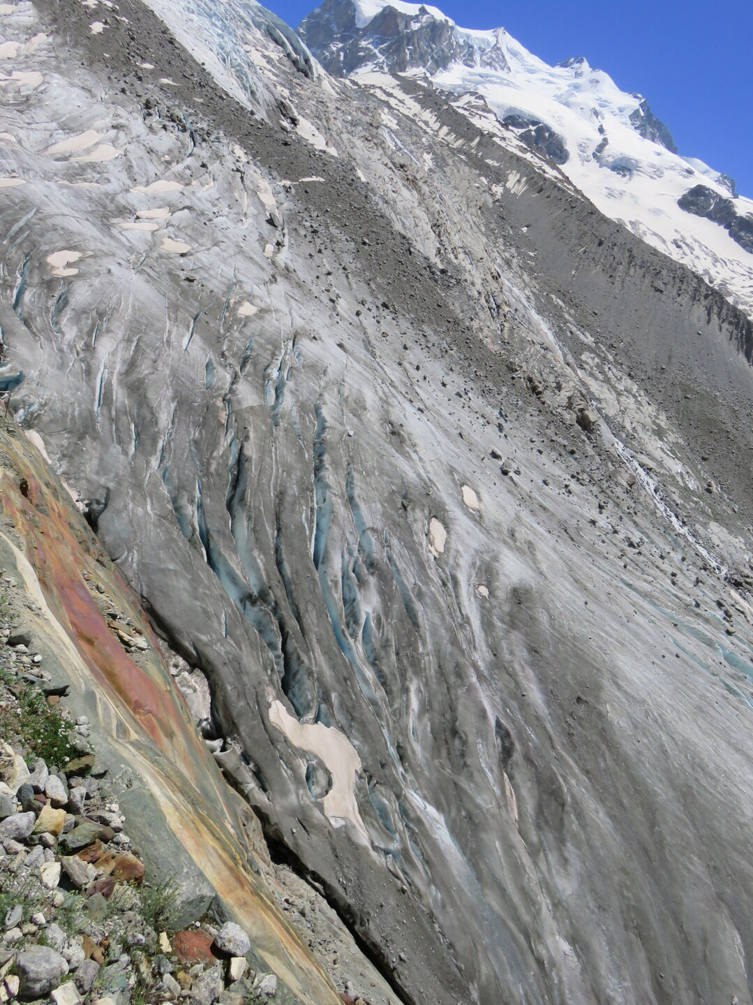 スイス山旅２日目 ローテンボーデン モンテローザ小屋を目指す が撤退 ザースフェーの写真33枚目 氷河がパックリ Yamap ヤマップ