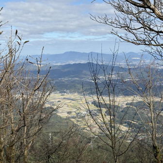奥には福知山の峰々。