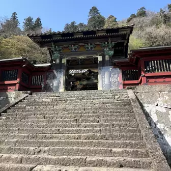 神社の階段も昔ながらの階段で結構急です💦