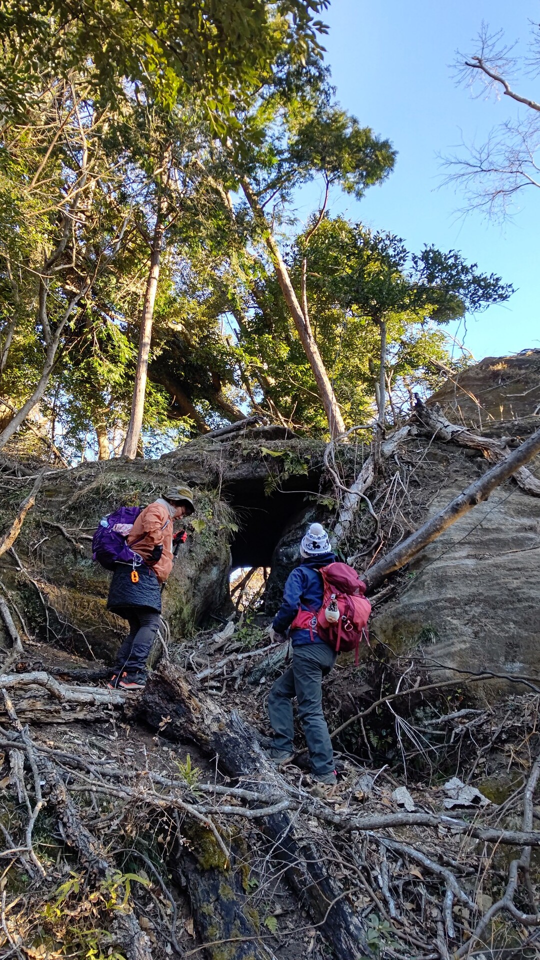 2週連続 石田村 巨石の森 から天羽城山へ / トーサンさんの梨沢・七ツ釜渓谷の活動データ YAMAP / ヤマップ