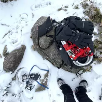 ノーアイゼンで登頂できました
この靴は優秀だ！
ワカンは全く必要無かった
下山はアイゼンつけます