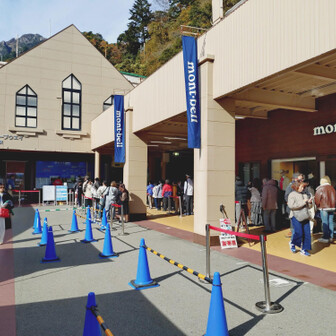 御在所岳ロープウェイは長蛇の列
乗らないけど😅