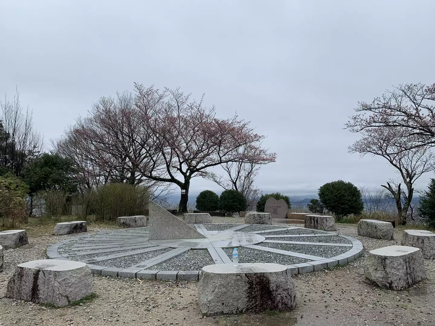 二上山 桜ちらほら咲き始めてました かよちゃんさんの金剛山 二上山 大和葛城山の活動データ Yamap ヤマップ