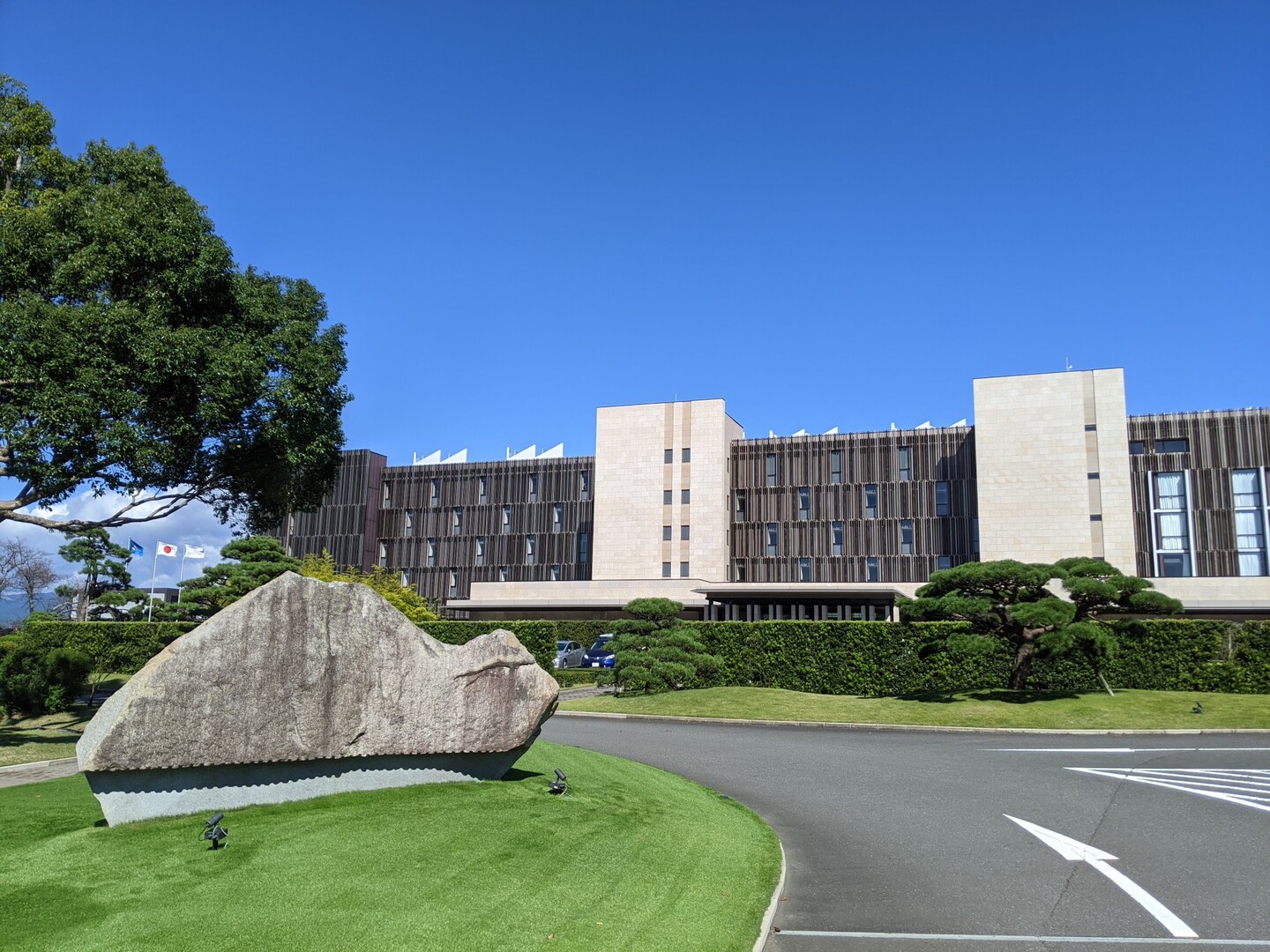 日本平ハイキングコース 宮加三コース 日本平ー有度山ー日本平運動公園入口 日本平の写真10枚目 有度山から戻り 日本平ホテル ホテル脇の Yamap ヤマップ