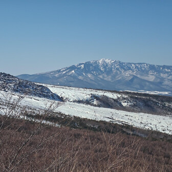 浅間山・黒斑山・篭ノ登山 北の裾野の上には四阿山