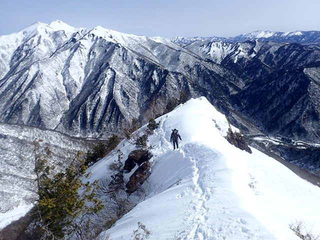 残雪期谷川岳 西黒尾根 天神尾根 公共交通機関アクセス グズペチャモさんの谷川岳 七ツ小屋山 大源太山の活動データ Yamap ヤマップ