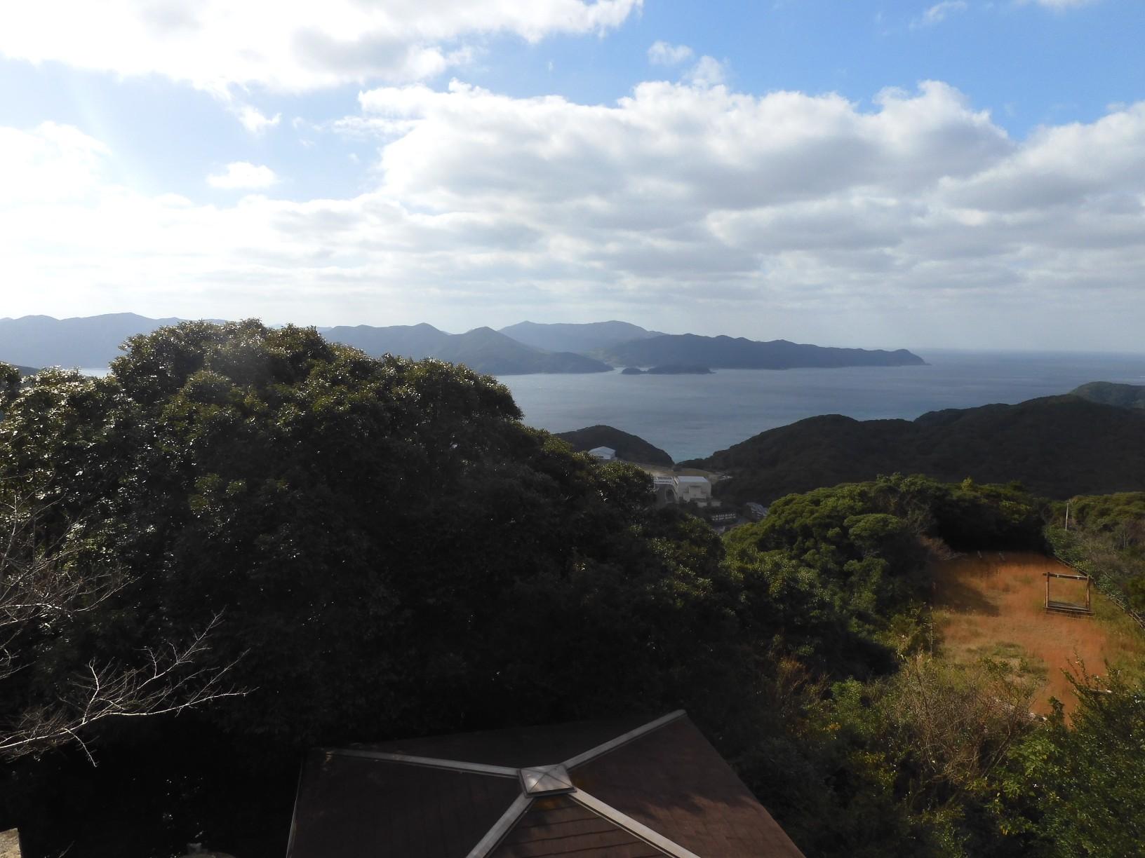 城岳山頂より西方。久賀島方面。