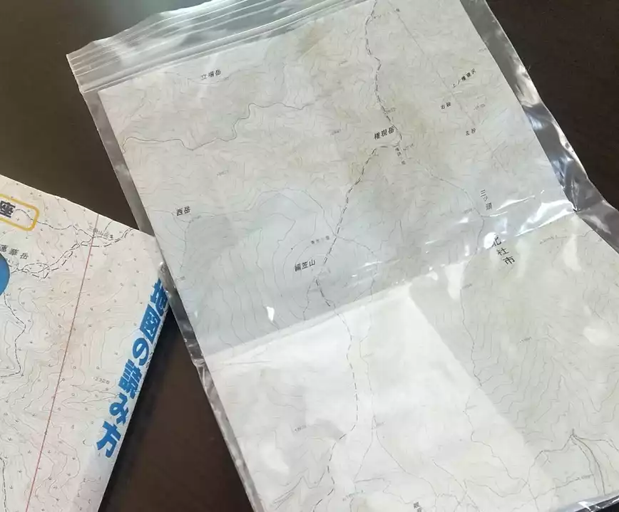 いとまるは25,000分の1の地図を手に / いとまるさんの いとまるは25,000分の1の地図を手に / いとまるさんの