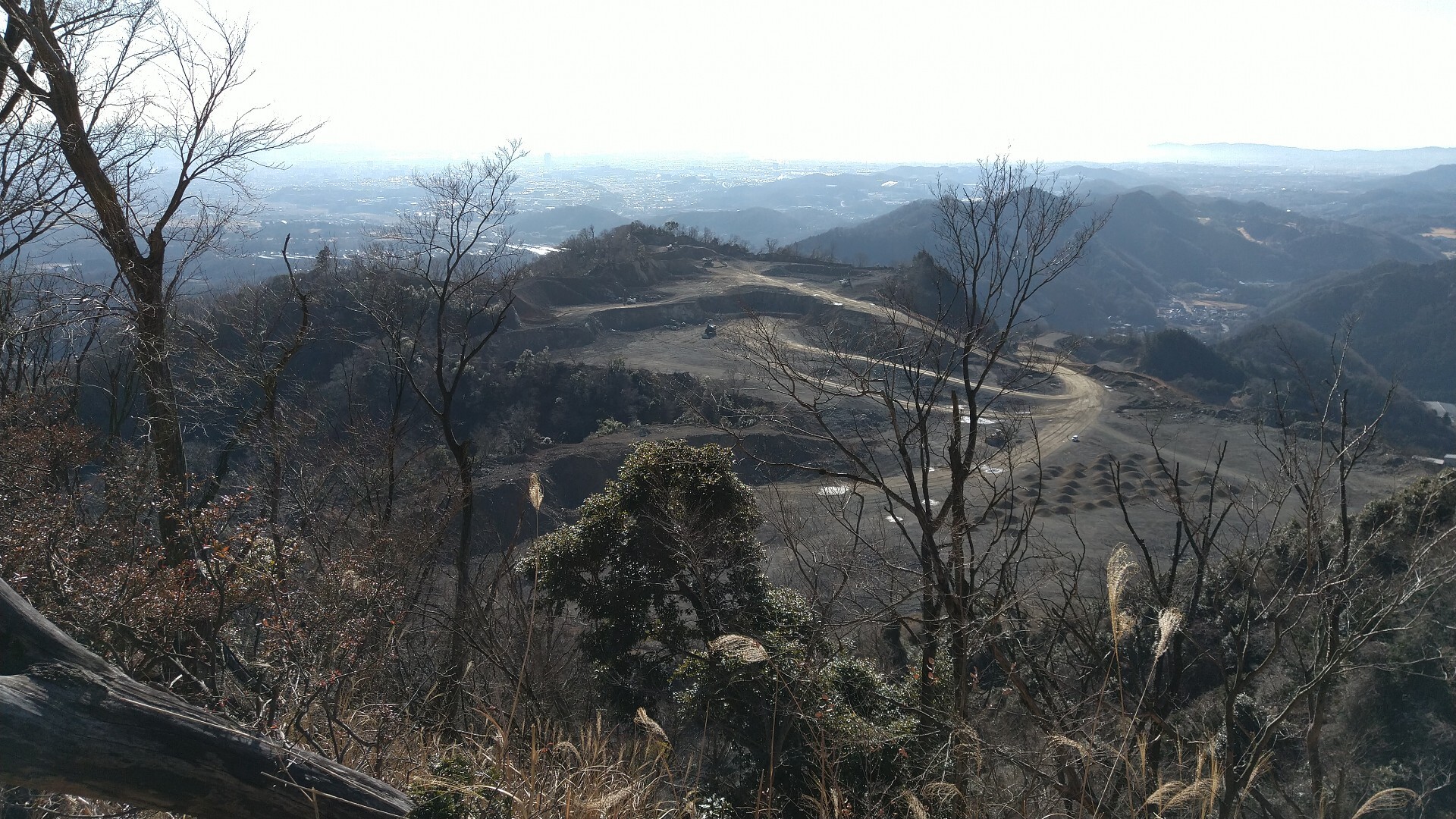 高取山(荻野高取山)・華厳山・経ヶ岳・革籠石山・仏果山 / 大山の写真11枚目 / 採石場が左手に YAMAP / ヤマップ