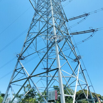 茅塚山頂には鉄塔がある