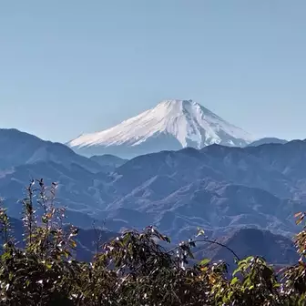 一丁平からの富士山もきれいです
奥高尾縦走路を高尾山へ向かいます