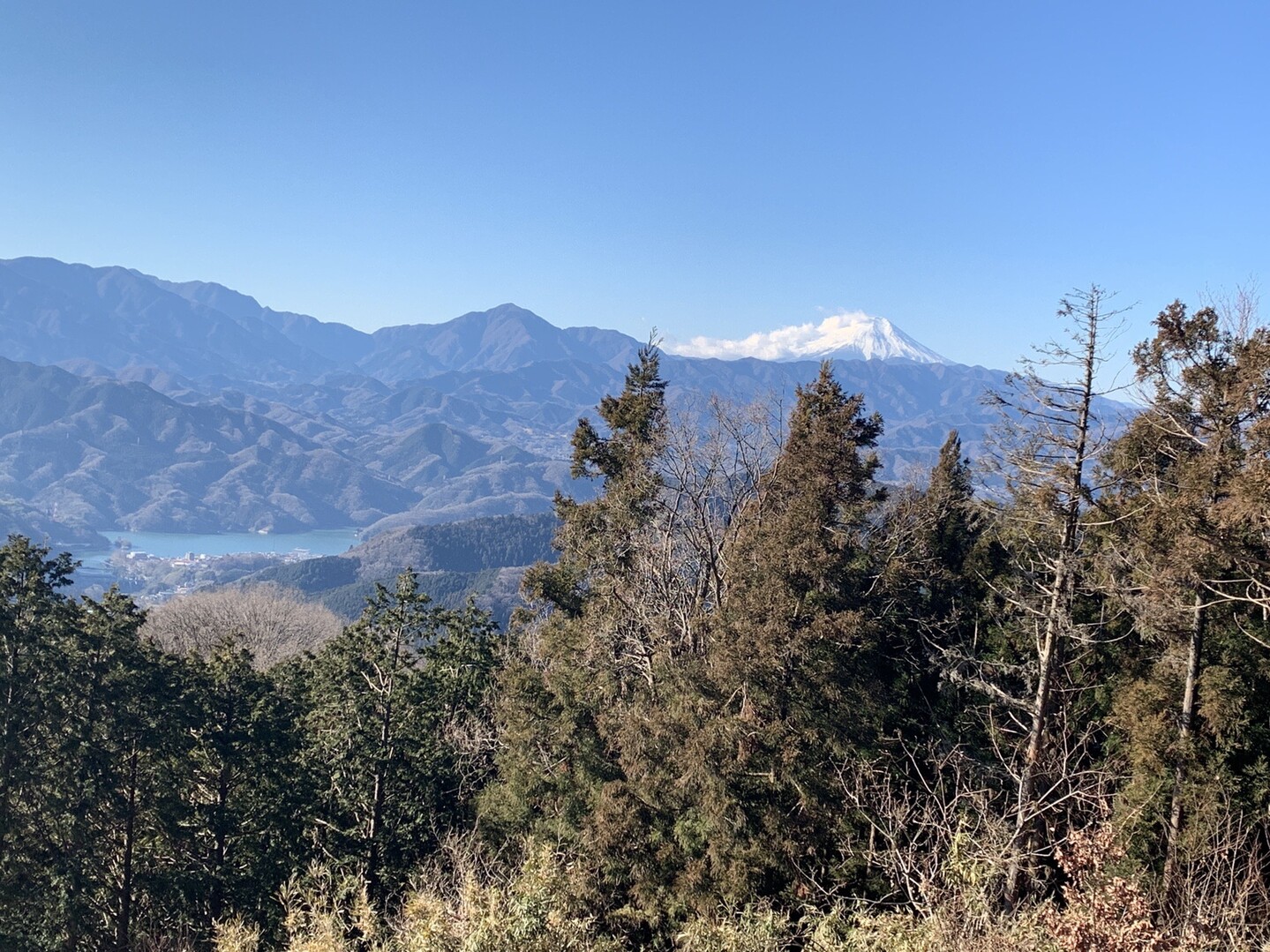 景信山から相模湖へ Morosawaさんの高尾山 陣馬山 景信山の活動日記 Yamap ヤマップ