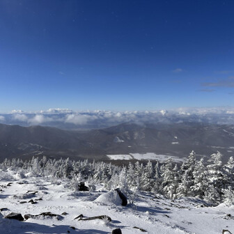 四阿山・根子岳 振り返ると下の方は晴れている