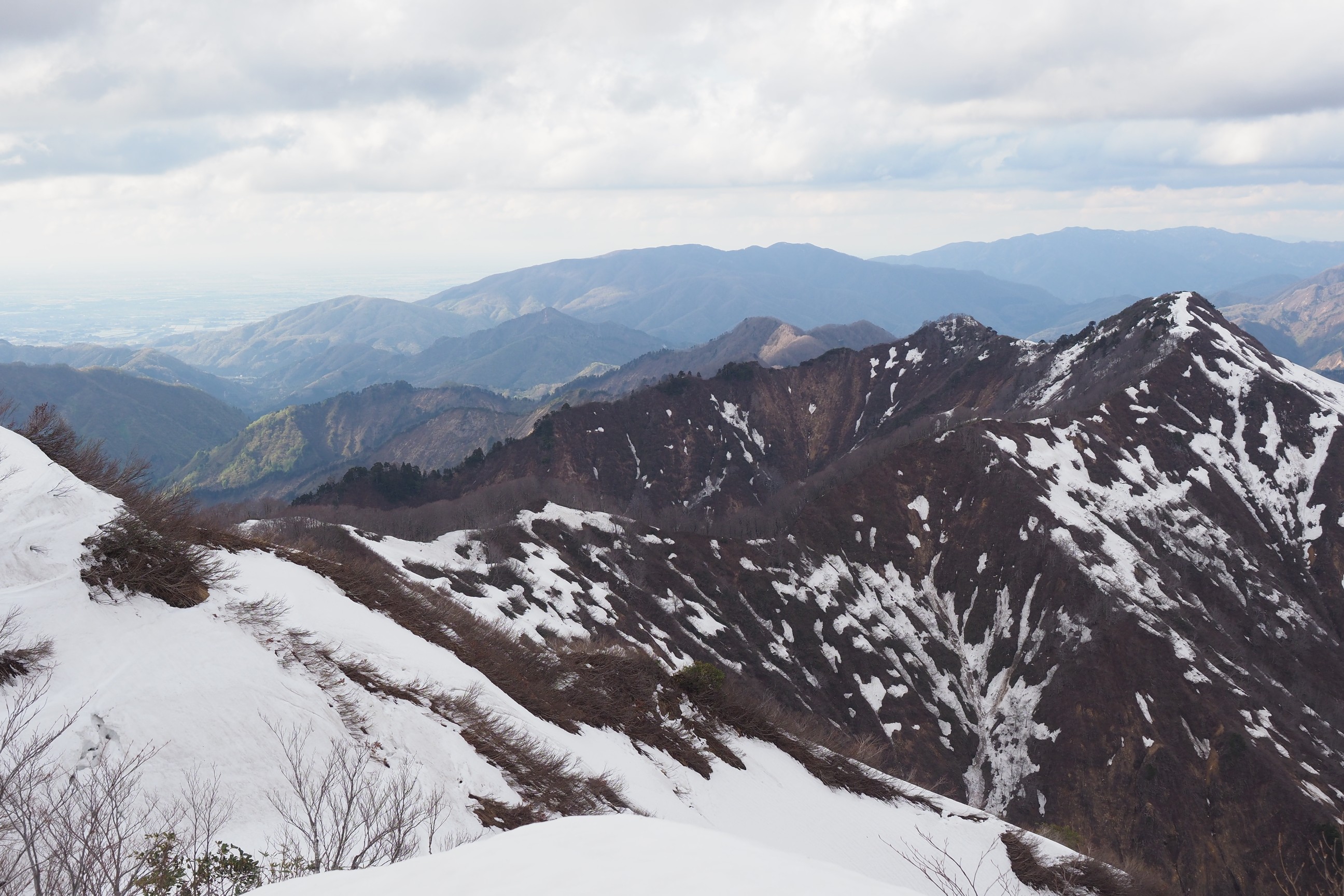木六山・銀次郎山 権現山、菅名岳方面