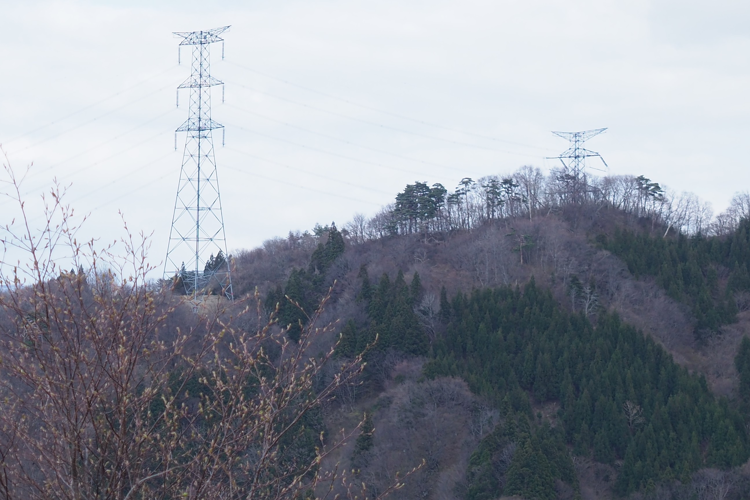 木六山・銀次郎山 101鉄塔と奥100鉄塔
尾根に神戸山への道があります