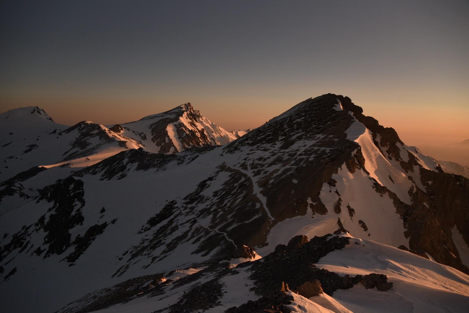 【Vintage】大判ラグ　馬　疾走 　山　山脈　1350×1160 Vintage】大判ラグ 馬 疾走 山 山脈 1350×1160