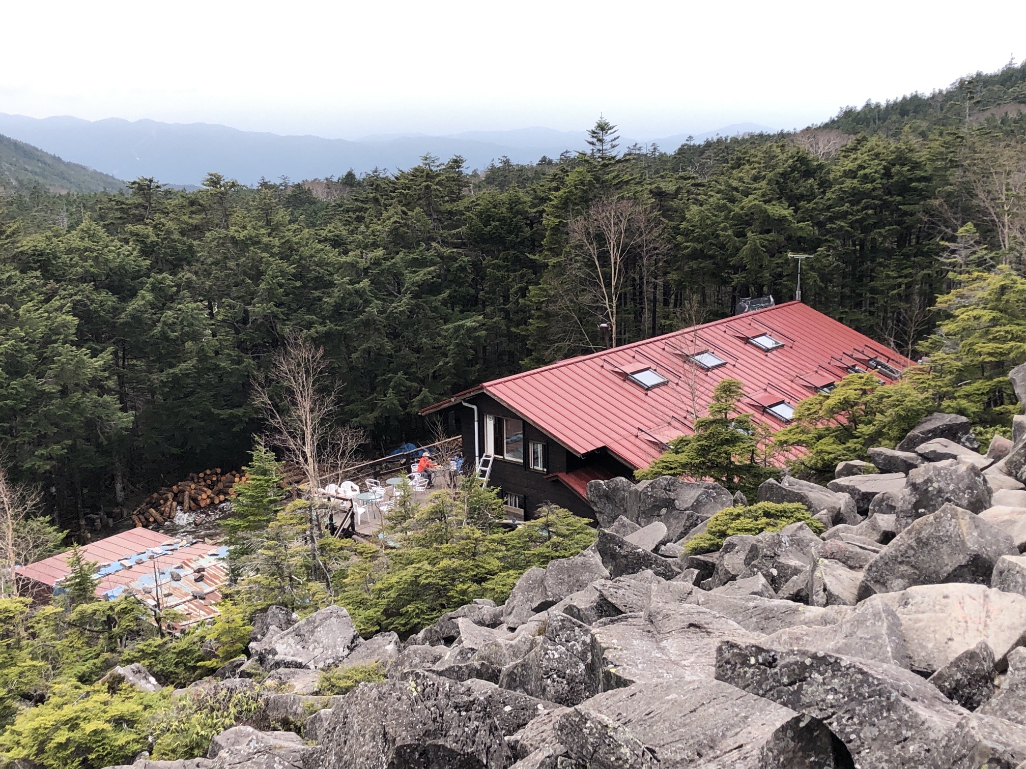 高見石から、降り反ると高見石小屋