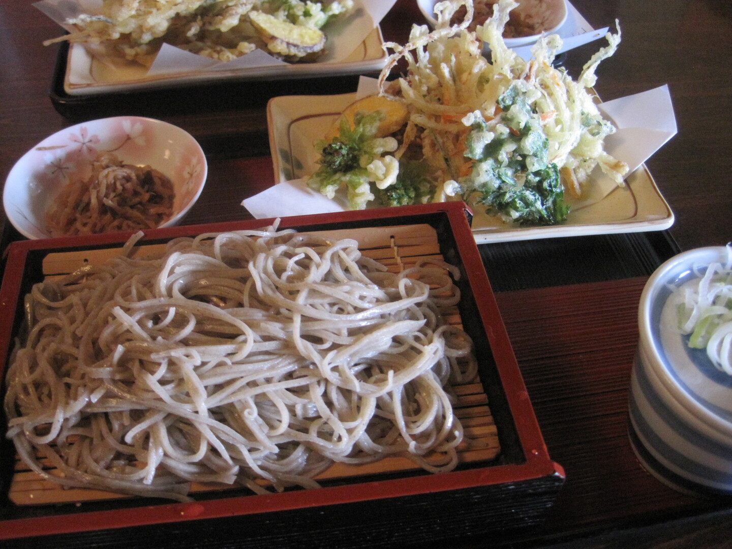 初めての榛名山 本日のミッション その１ 榛名神社に参ること その２ 門前茶屋で名物 門前そば を食すこと その3 同じく名物 焼きまんじゅう のゲット うわぁー ミッション多過ぎ ひろちゃんのつれあいさんの榛名山 天狗山 天目山の活動