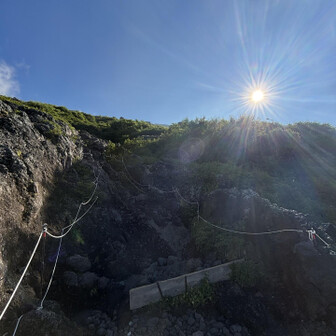 花小屋横の登山道