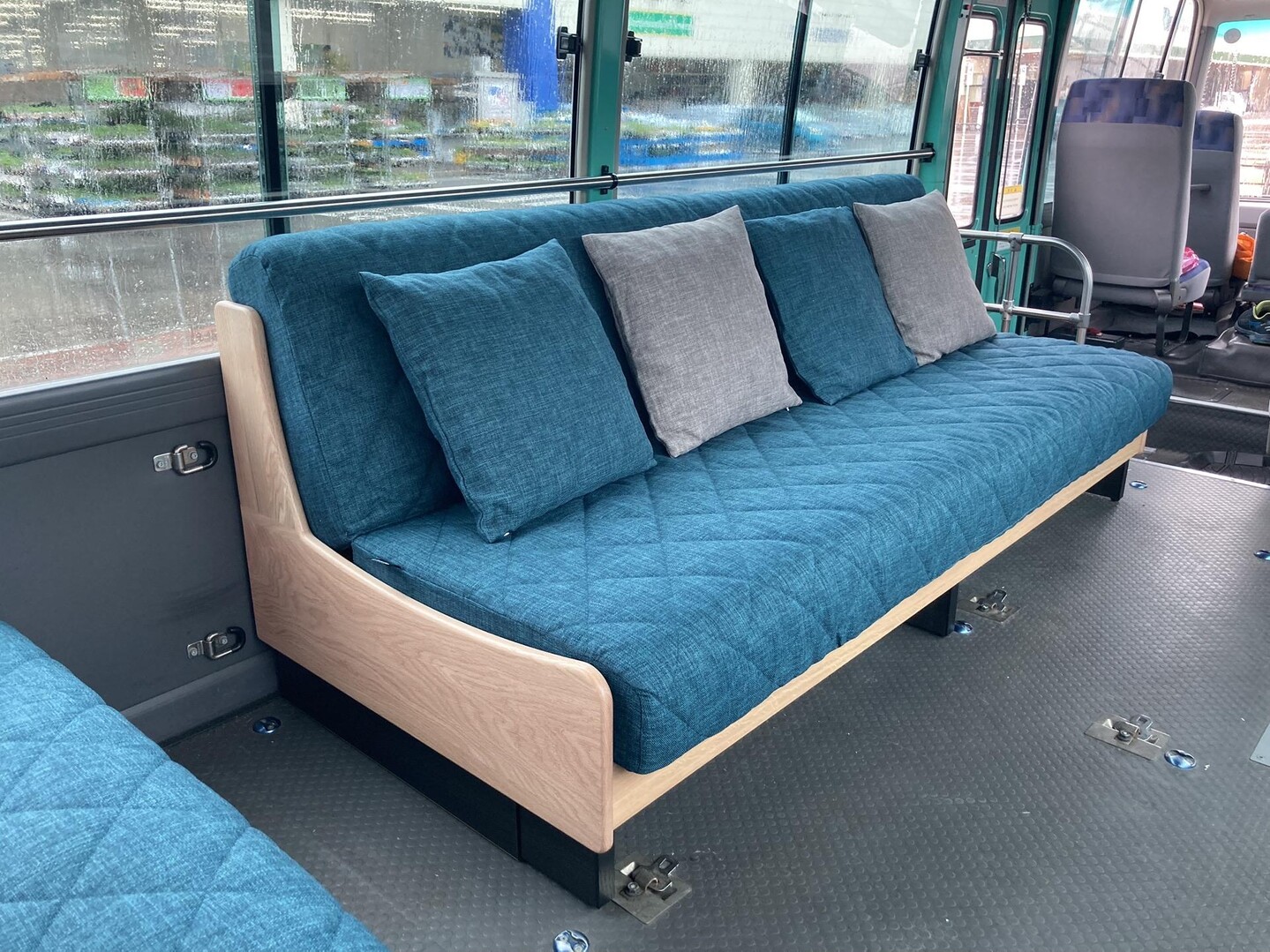 マイクロシールボアシングルソファーイブ ブラック