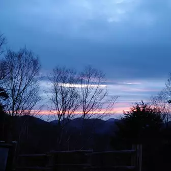 おはようございます4:48もうお日様はスタンバイしていました
朝食前に日の出を見ようっと☝️

