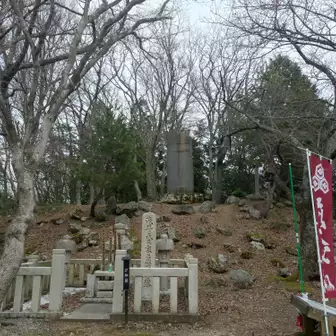 小谷城跡と浅井三代墓碑