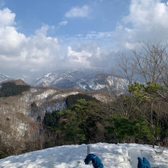 尖山 この場所からやと、どの山が今日登った千垣山かって、ひとつもわからんわ🌀