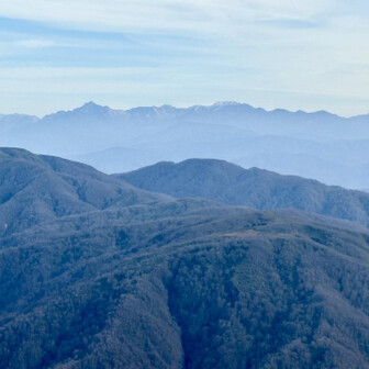 金剛堂山 景色抜群。こちらは剱岳と立山。