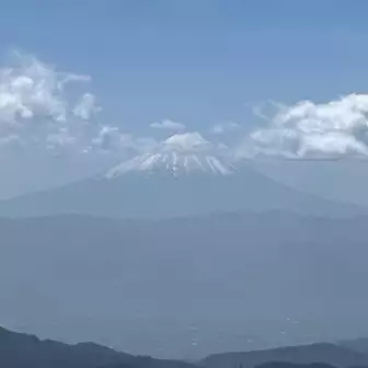 眺望はほとんどないが
辛うじて富士山🗻が見えた🎊
(雲が掛かってるけど)