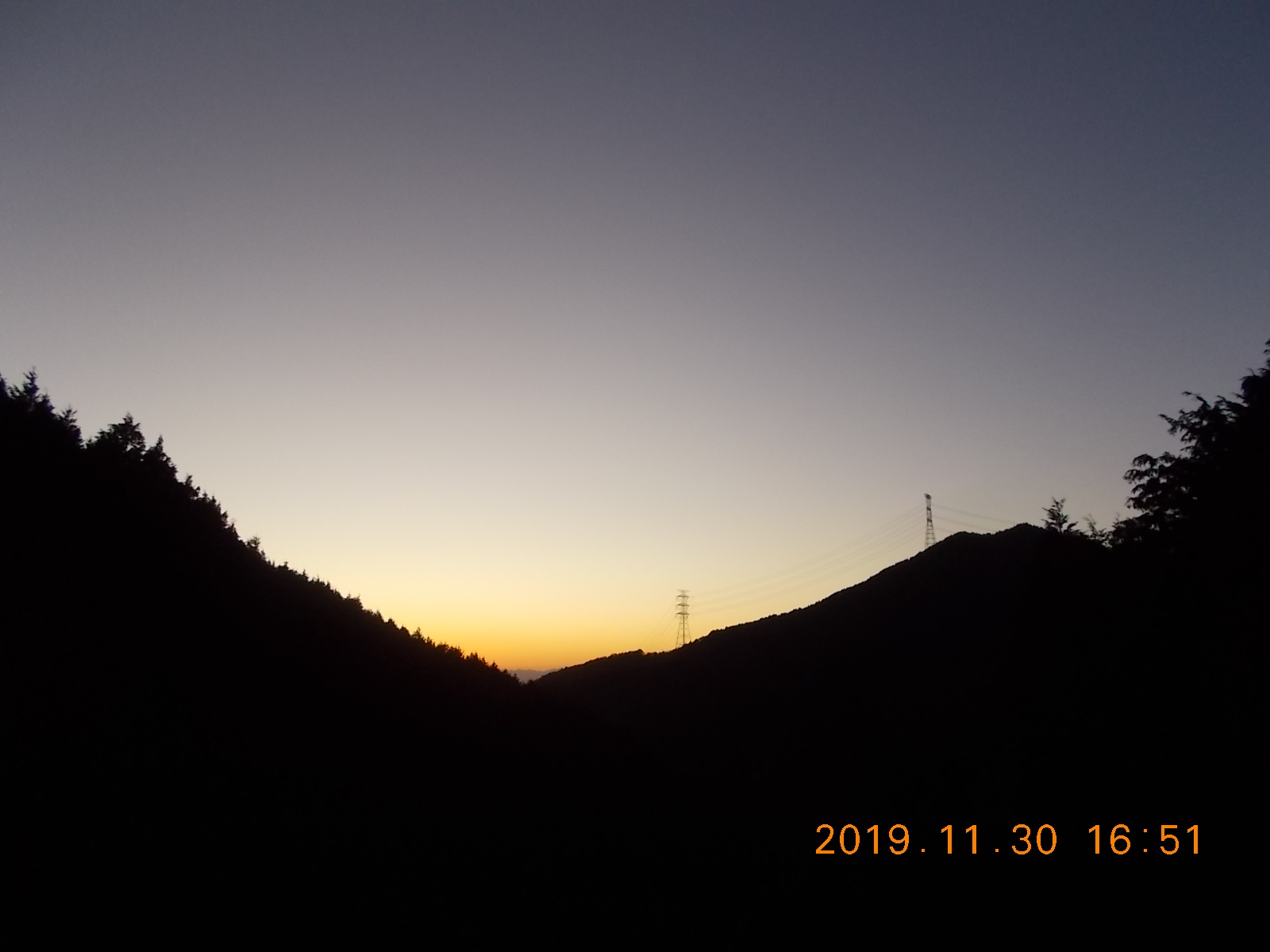 紅葉のラストをしめくくる明神の森 工事で車は通行止めなので 静かな山歩き おまけに夜景 たかさんの菩提山の活動データ Yamap ヤマップ