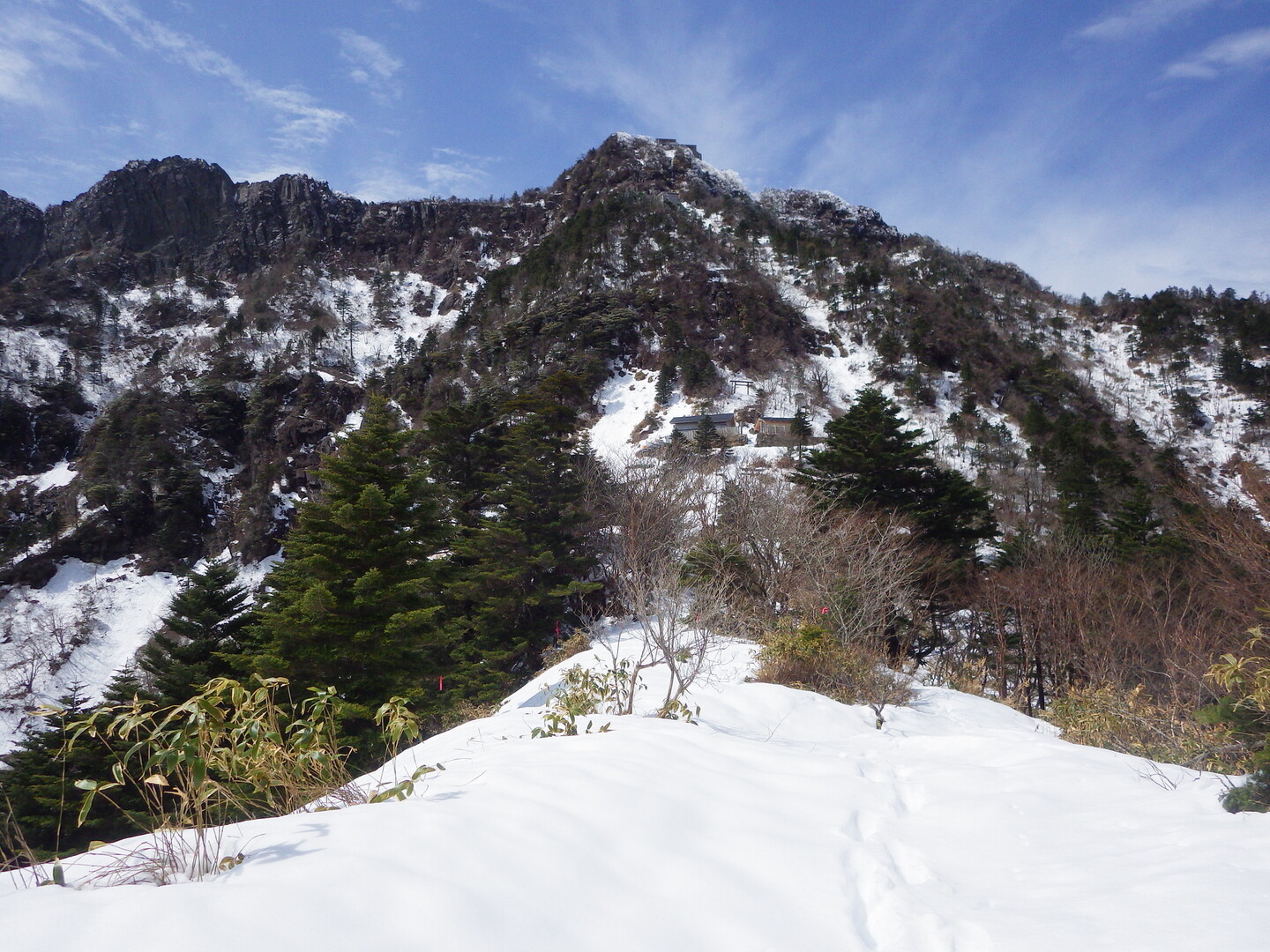 四月の石鎚山その２ 西之川 天狗岳 Uckyoeiさんの石鎚山 堂ヶ森 二ノ森の活動データ Yamap ヤマップ