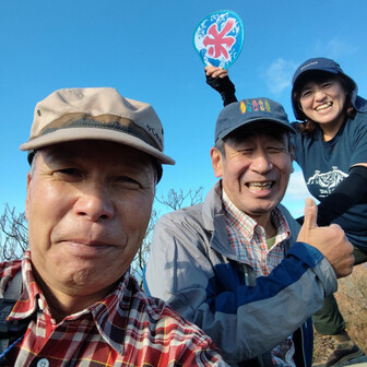 憧れの唐人の舞で記念撮影、一枚目。唐人の舞いの岩が映っていませんよ、笑。