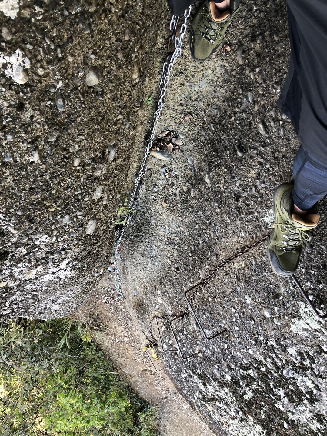 岩殿山で鎖場を体験 雁ヶ腹摺山 岩殿山の写真24枚目 鎖場 降りる時の方が注意が必要 Yamap ヤマップ