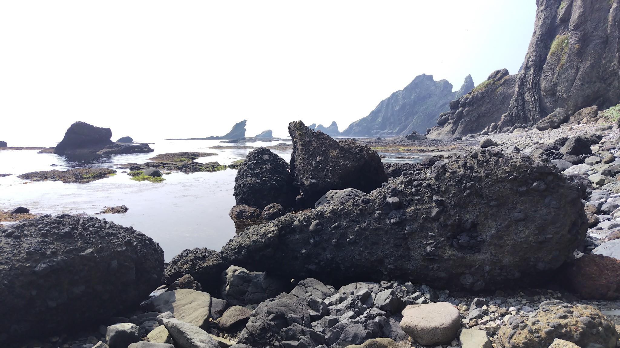 剣岩＆メガネ岩が見えてきたら、ここから難所が連続。
メガネ岩に入るルートがわからずに、無駄に斜面を登ったり下りたりして通過にてこずる。