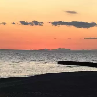 千本山 帰り55号線から見た夕陽です。<br><br>
浮島現象です。